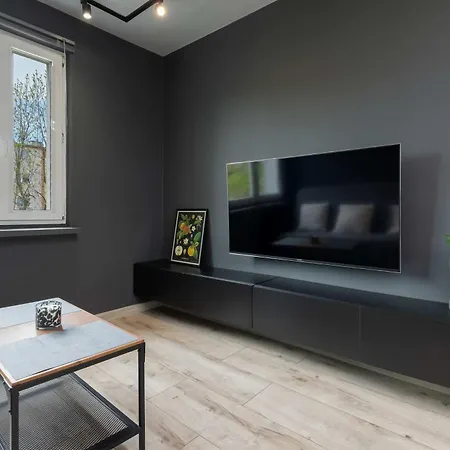 Stylish Ideal For Remote Working Close To The Sea By Renters Apartment